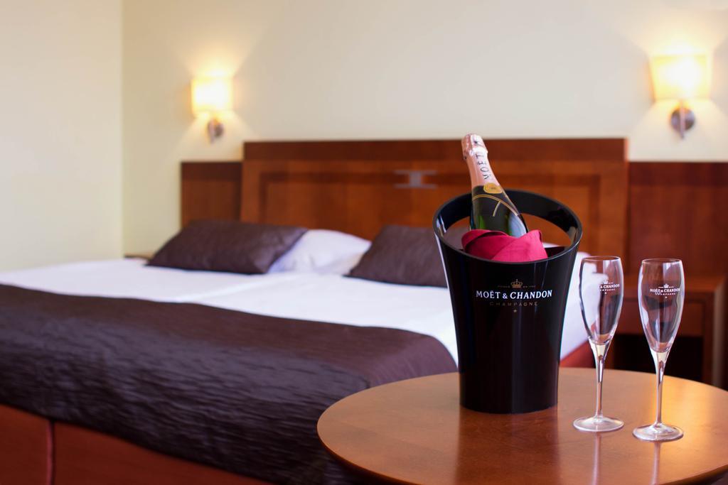 Luxury Family Hotel Bila Labut Πράγα Δωμάτιο φωτογραφία